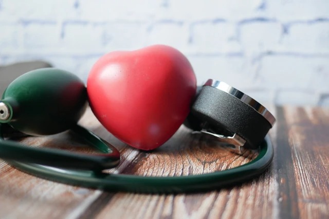 Toy heart and blood pressure tool